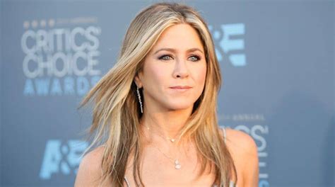 Jennifer Aniston talks Free the Nipple movement: 'I wear a bra'.